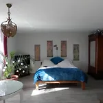 Amylee Apartment *